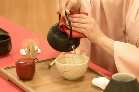 女人喝茶要行扣茶禮嗎，叩茶禮女士能用嗎？