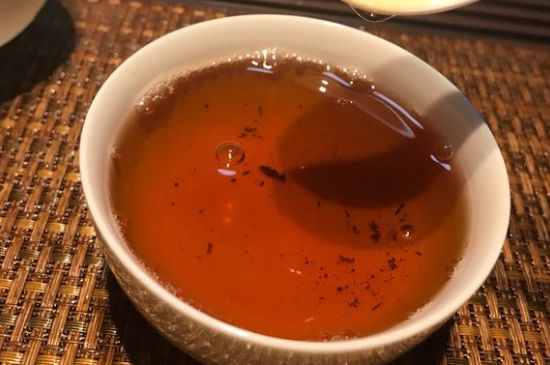 大紅袍第一泡要倒掉嗎，洗茶水需倒掉但第一泡出湯