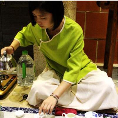 女士喝茶的手勢(shì)，女人正確喝茶手勢(shì)姿勢(shì)圖