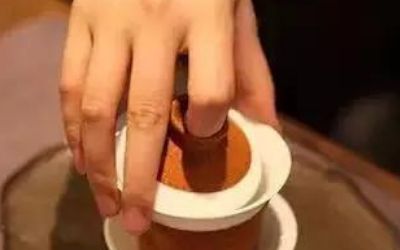 三才蓋碗的正確拿法，三才蓋碗抓碗法圖解