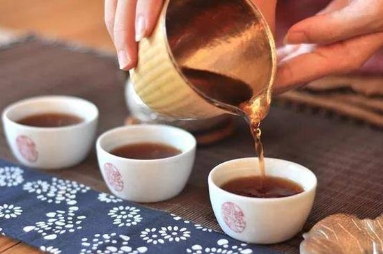 喝茶茶桌上的禮儀有哪些，泡茶待客十大禮儀不可不做！