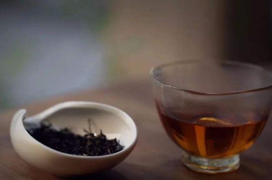 泡好的茶水放冰箱能保存多久，泡好的茶冷藏放多久？