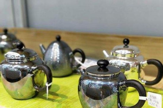 銀壺?zé)笏镉泻谏臇|西，為什么銀壺里有黑點(diǎn)