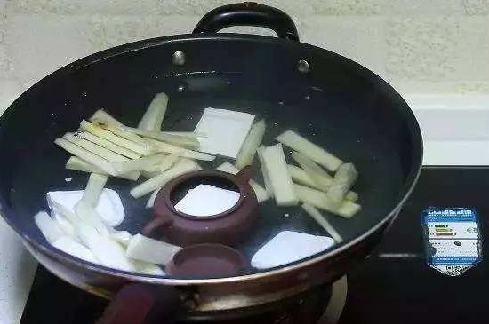 開壺放豆腐是錯(cuò)誤的，新買的紫砂壺正確開壺建議