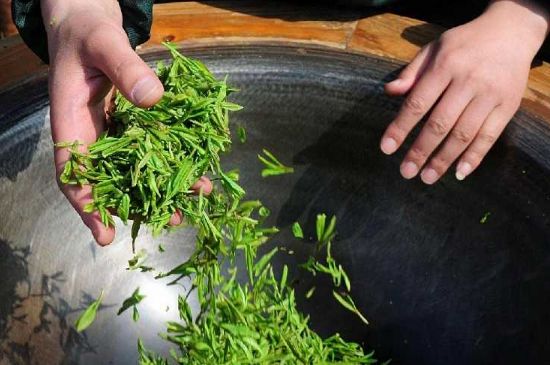龍井茶炒茶葉怎么炒出好茶色，茶葉怎樣做出來最綠？