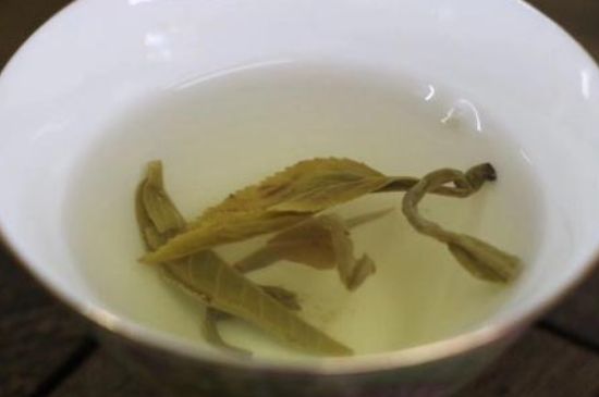 茉莉龍珠泡開后為什么都是梗，茉莉龍珠泡開后什么樣？