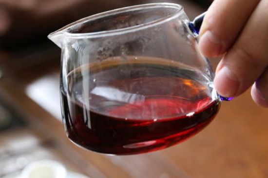 茯磚茶與普洱茶哪個(gè)好，茯茶和普洱茶口味區(qū)別