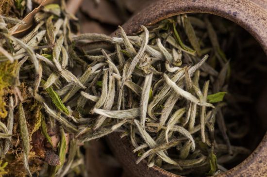 福鼎白茶要喝老的嗎，為什么喝白茶要喝老茶存新茶？