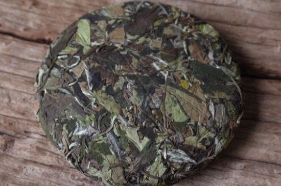 怎么撬老白茶茶餅不容易碎，福鼎白茶如何撬茶方法