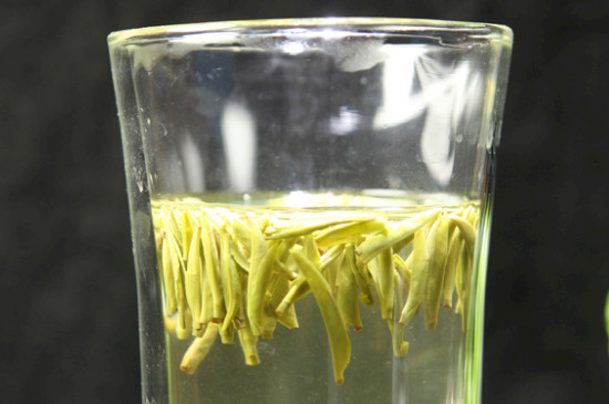 竹葉青茶泡不立起來怎么回事，竹葉青茶怎么泡立起來