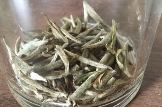 白毫銀針年份越久越好嗎，銀針白毫是否越陳越好