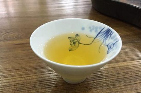 鴨屎香單叢雪片茶的特點(diǎn)，鳳凰雪片茶有什么特點(diǎn)？