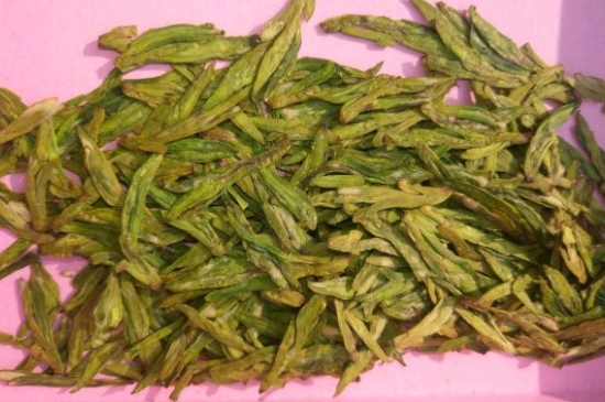 西湖龍井新茶和陳茶的區(qū)別，怎么區(qū)分龍井新茶和舊茶？