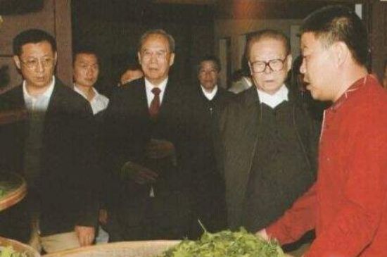 母樹大紅袍給誰喝了，為什么母樹大紅袍叫三棵六株？