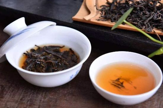 茯磚茶與普洱茶哪個(gè)好，茯茶和普洱茶口味區(qū)別