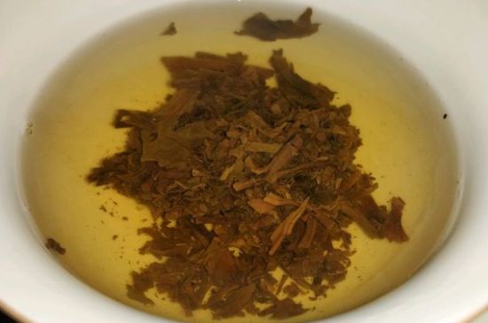 女人喝紅茶好還是喝普洱茶好，普洱茶和紅茶哪個(gè)適合女人喝