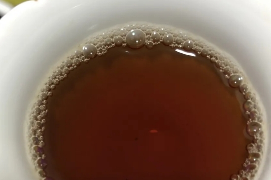 老白茶上火還是去火？夏季喝煮的老白茶會(huì)容易上火！