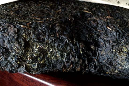 伏茶里的金花是黃曲霉素嗎，金花茯茶里的是什么菌