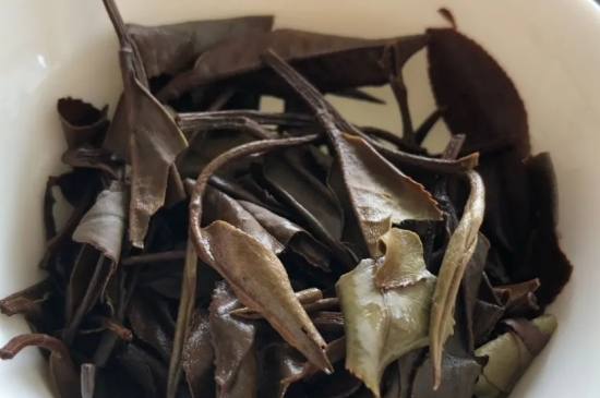 老白茶上火還是去火？夏季喝煮的老白茶會(huì)容易上火！