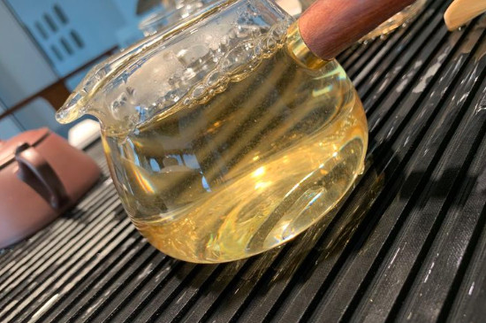 白毫銀針年份越久越好嗎，銀針白毫是否越陳越好