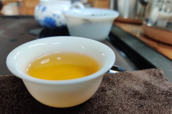 蜜蘭香好還是鴨屎香好，鳳凰單叢茶蜜蘭香和鴨屎香特點(diǎn)有哪些？