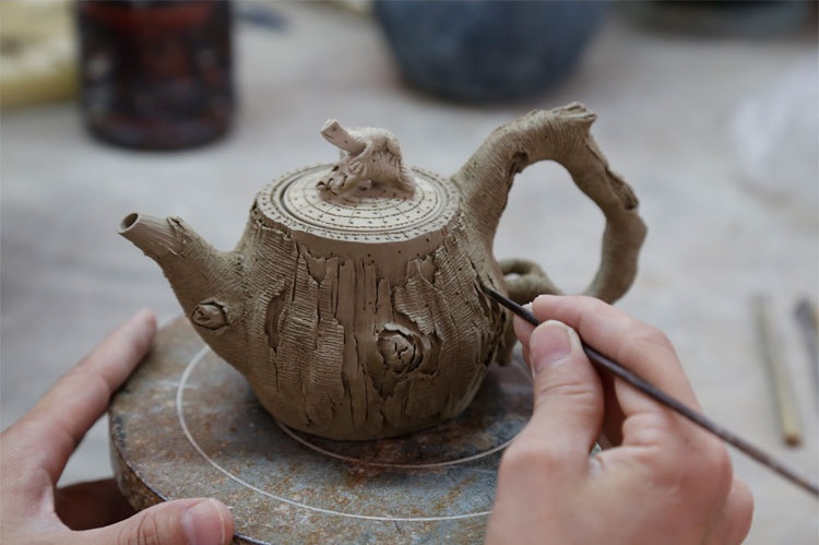 仿木外皮紫砂壺，創(chuàng)意木樁手工雕刻紫砂壺